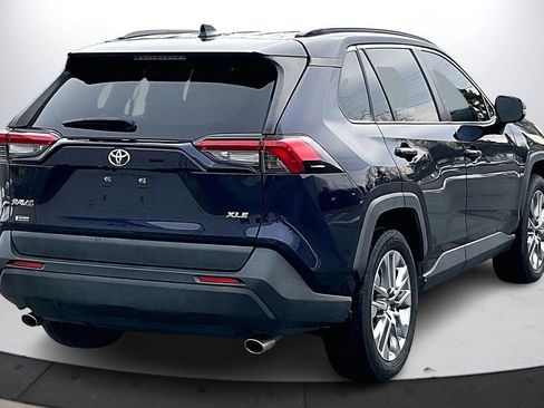 Used 2020 Toyota RAV4 XLE Premium image 9