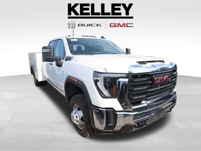 New 2025 GMC Sierra 3500 Pro w/ Convenience Package