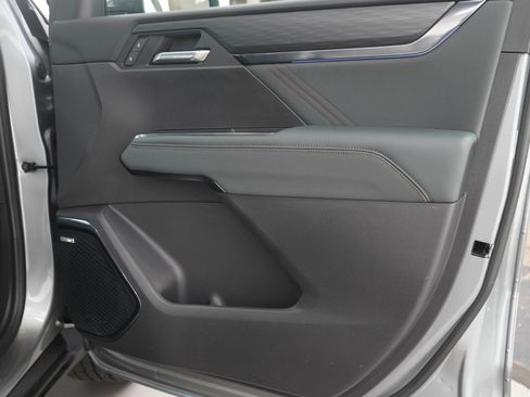Used 2025 GMC Acadia AT4 w/ LPO, Floor Liner Package AWD/4WD image 9