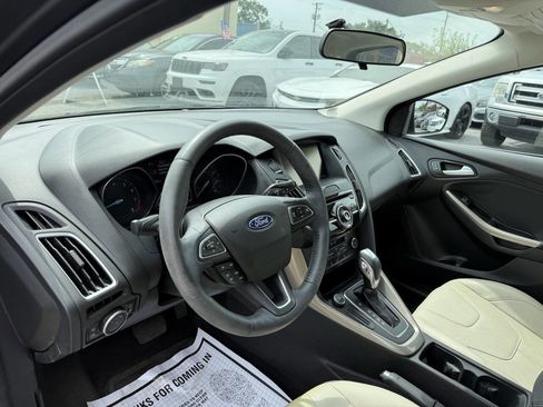 Used 2015 Ford Focus Titanium FWD image 12