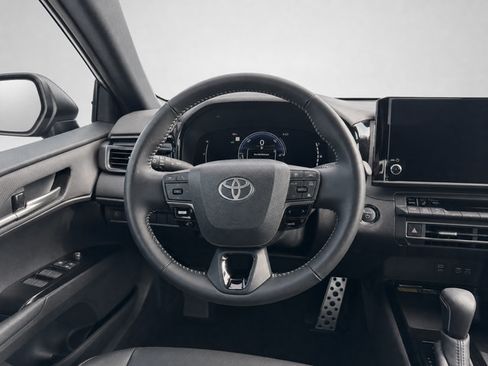 Used 2026 Toyota Camry SE FWD image 9