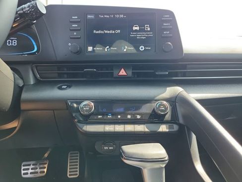 Used 2025 Hyundai Elantra Sport FWD image 15
