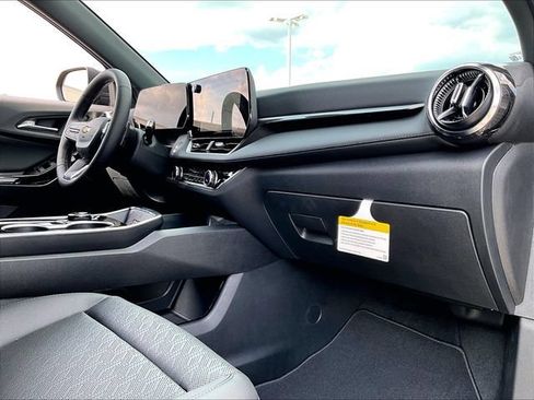 New 2027 Chevrolet Equinox LT w/ Convenience Package II FWD image 9