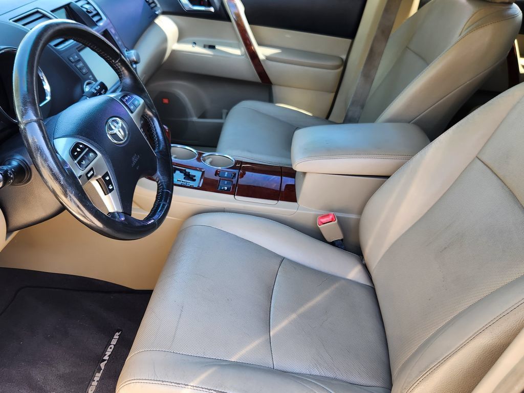 Used 2011 Toyota Highlander Limited w/ Tow Pkg AWD/4WD image 7