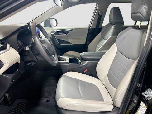 Used 2025 Toyota RAV4 XLE Premium FWD image 17