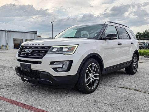 Used 2017 Ford Explorer Sport w/ Equipment Group 401A AWD/4WD image 3
