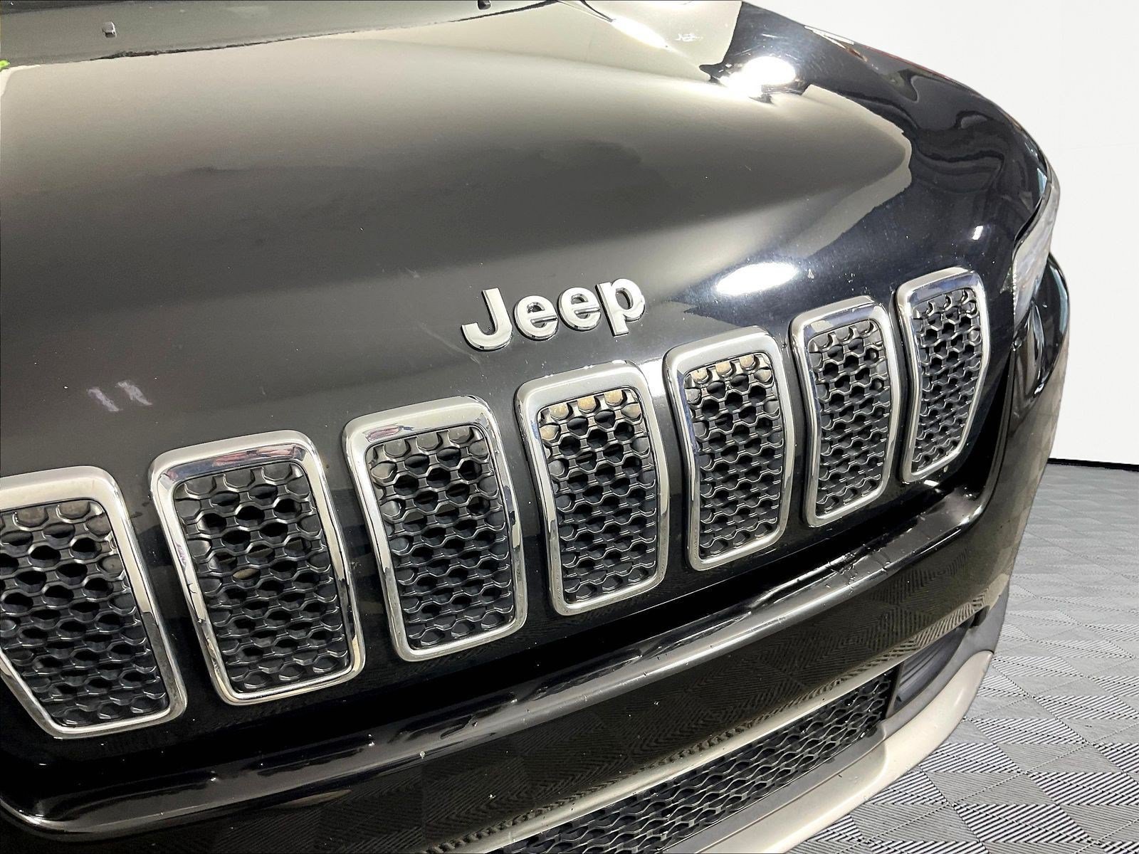 Used 2019 Jeep Cherokee Limited AWD/4WD image 32