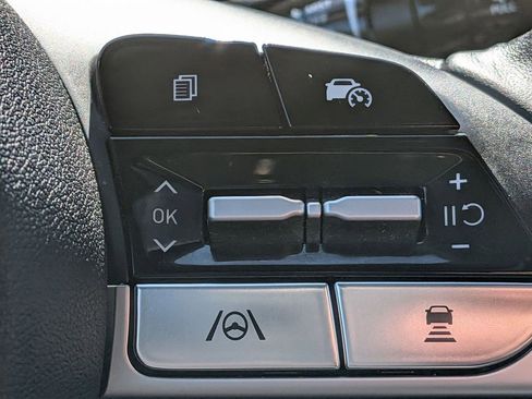 Used 2025 Hyundai Elantra SEL image 15