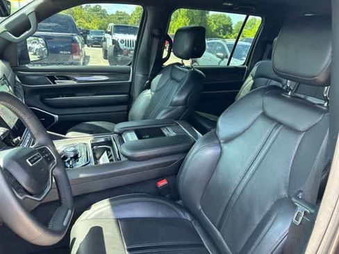Used 2022 Jeep Wagoneer Series II AWD/4WD image 3