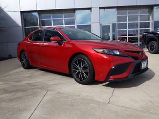 Used 2021 Toyota Camry SE w/ Cold Weather Package video 2