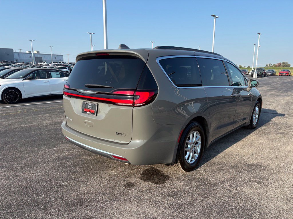 Used 2022 Chrysler Pacifica Touring-L FWD image 33