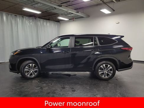 Used 2024 Toyota Highlander XLE image 5
