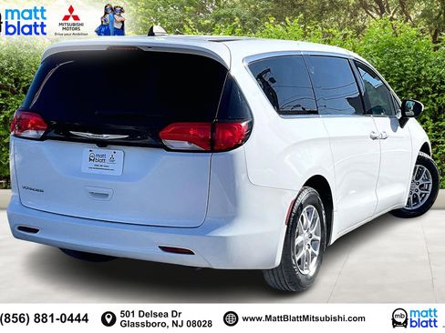 Used 2023 Chrysler Voyager LX image 14