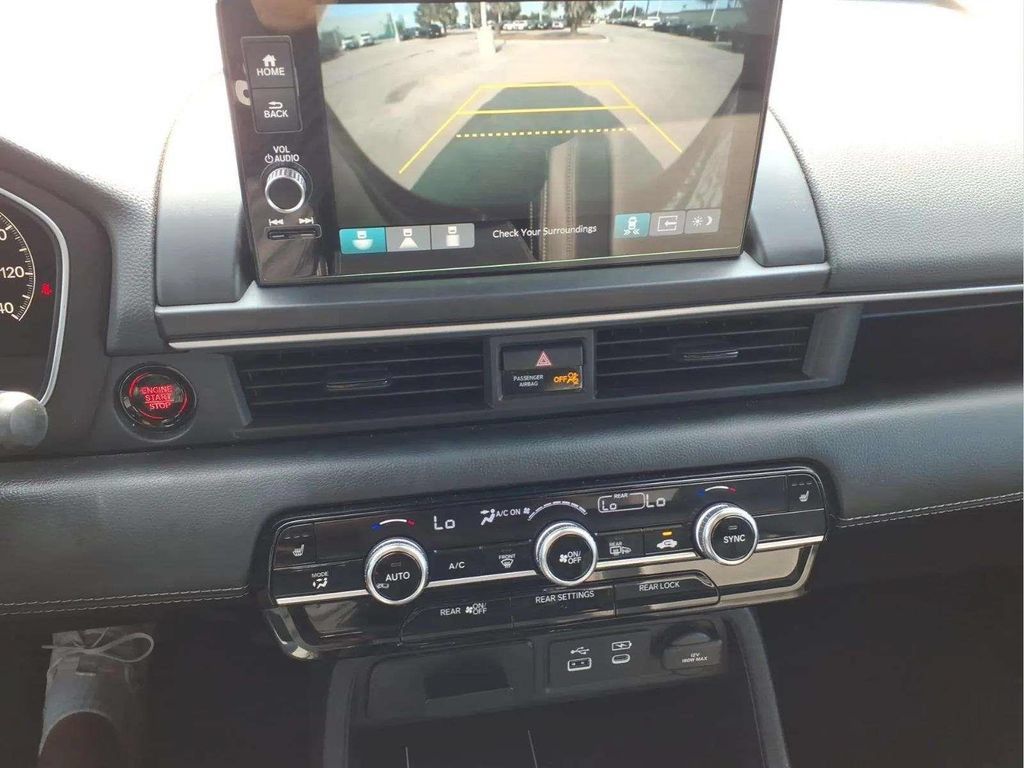 Used 2025 Honda Pilot Touring image 15