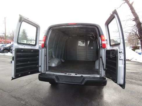 Used 2022 Chevrolet Express 2500 image 15