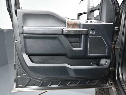 Used 2018 Ford F250 Lariat w/ Lariat Ultimate Package AWD/4WD image 17