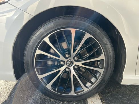 Used 2018 Toyota Camry L image 6