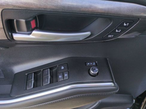 Used 2025 Toyota Highlander Platinum AWD/4WD image 15