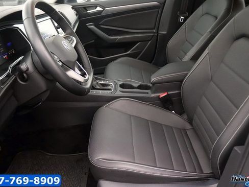 Used 2022 Volkswagen Jetta SE image 15