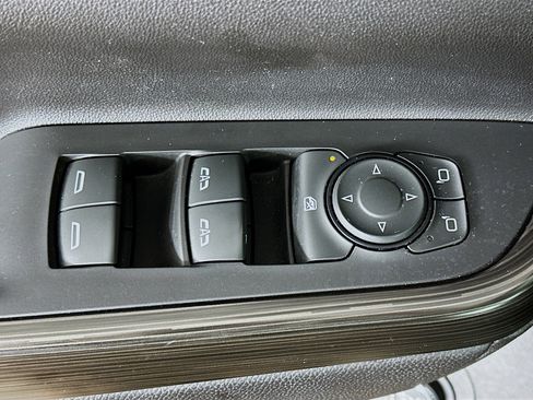 Used 2023 GMC Acadia SLT image 15