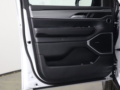 New 2026 Jeep Grand Wagoneer 4WD image 19