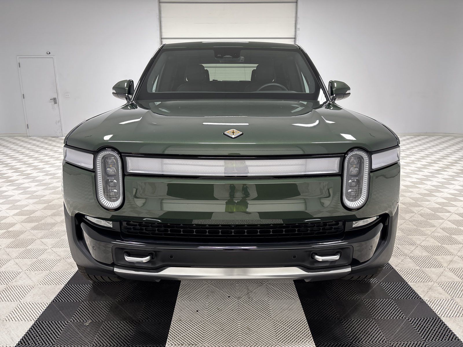 Used 2024 Rivian R1T Adventure Dual AWD/4WD image 8
