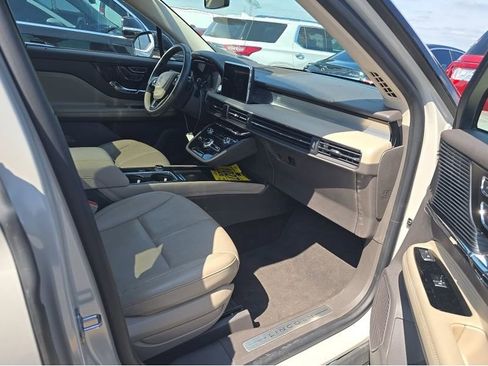 Used 2020 Lincoln Corsair AWD w/ Premium Package image 17