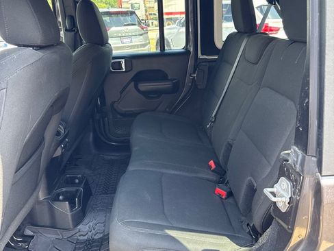 Used 2018 Jeep Wrangler Unlimited Sport S AWD/4WD image 7