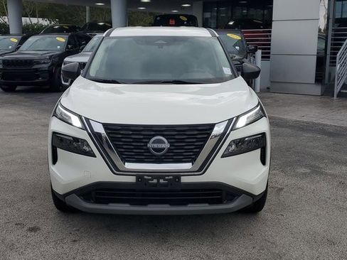 Used 2023 Nissan Rogue S image 2