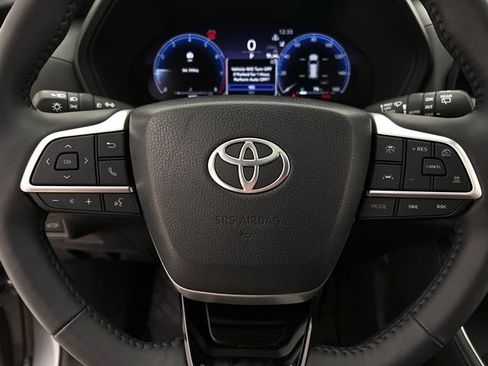 Used 2025 Toyota Grand Highlander AWD image 17