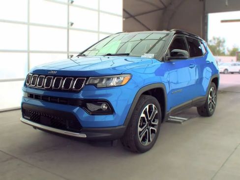 Used 2023 Jeep Compass Limited AWD/4WD image 3