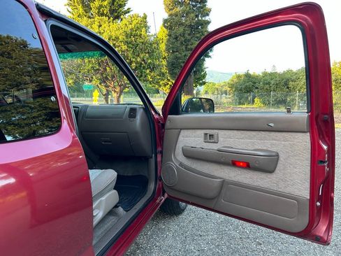 Used 1999 Toyota Tacoma 2WD Xtracab image 27