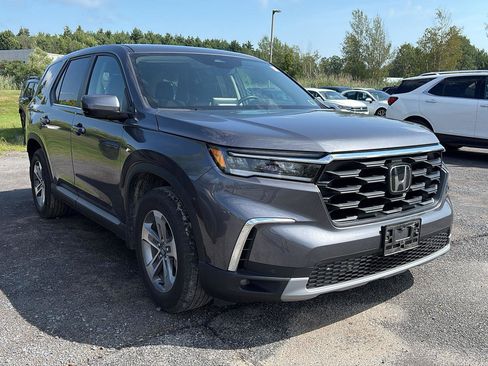 Used 2025 Honda Pilot EX-L image 2