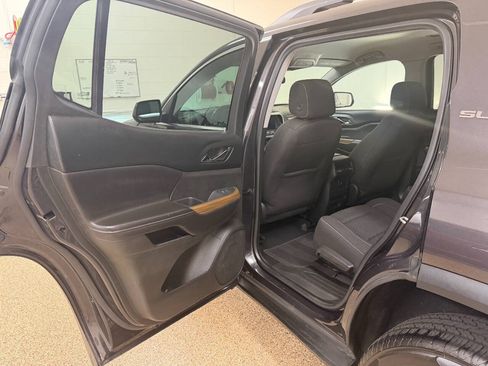 Used 2017 GMC Acadia SLE FWD image 12