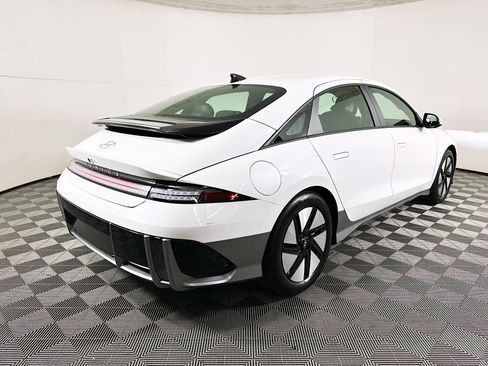 Used 2024 Hyundai Ioniq 6 SE image 3