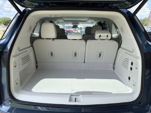 New 2026 Buick Enclave Avenir w/ Super Cruise Package AWD/4WD image 11