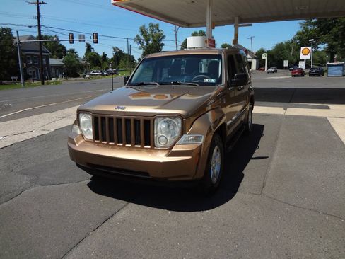 Used 2012 Jeep Liberty Sport AWD/4WD image 2