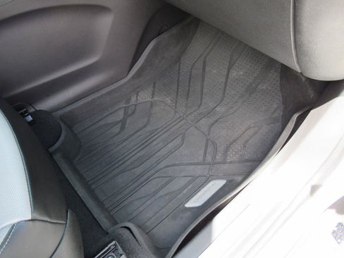 Used 2021 Chevrolet Equinox Premier FWD image 32
