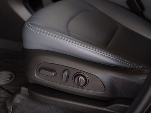 Used 2023 Buick Enclave Essence w/ Sport Touring Edition image 20