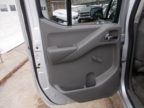 Used 2011 Nissan Frontier S image 14