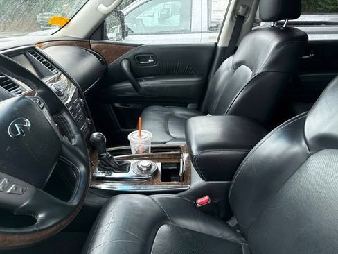 Used 2017 INFINITI QX80 4WD image 2