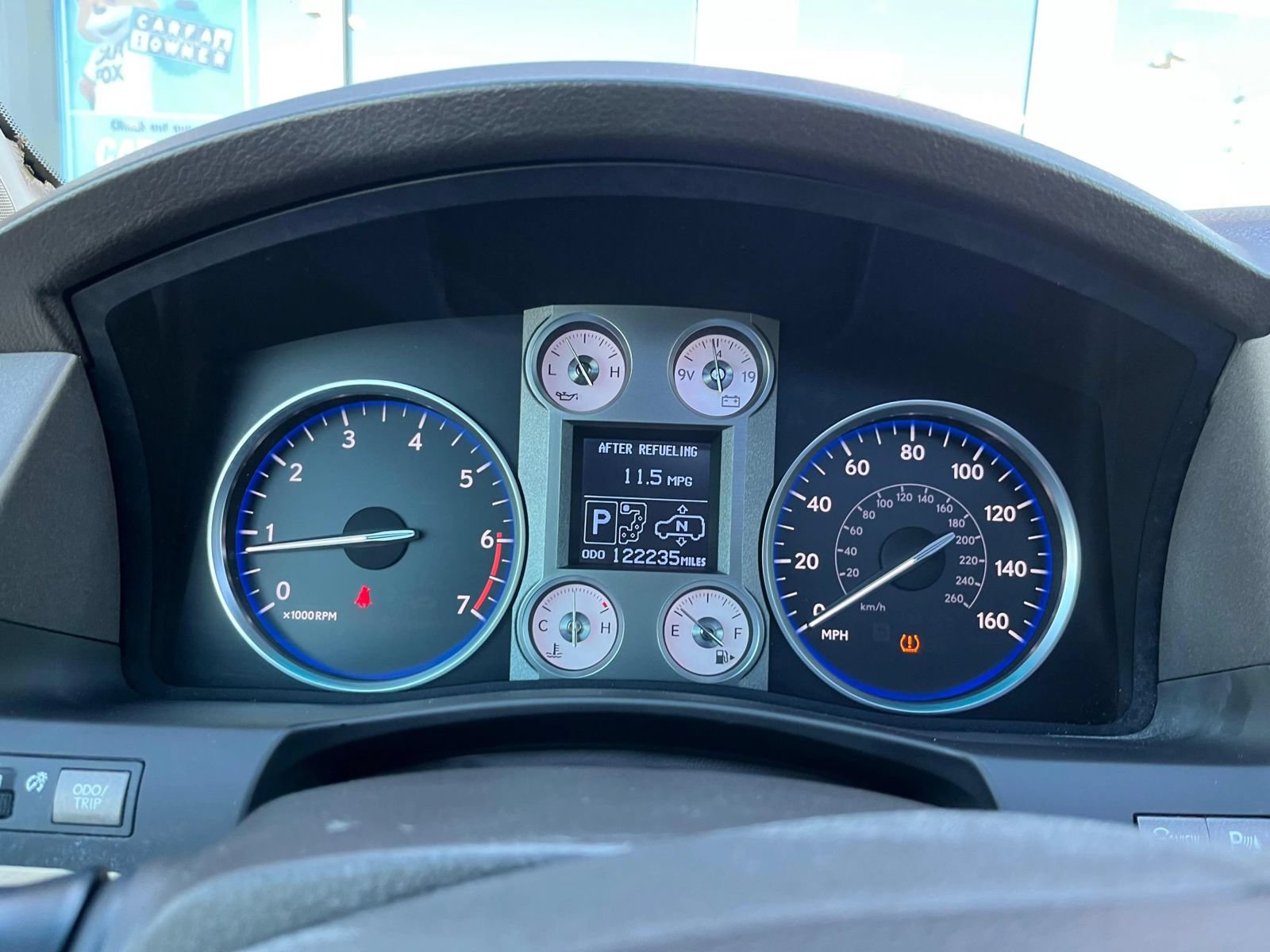 Used 2011 Lexus LX 570 4WD w/ Luxury Pkg image 18