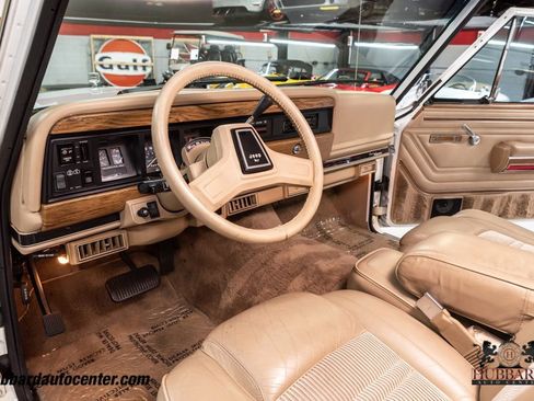 Used 1991 Jeep Grand Wagoneer 4dr Wagon 4WD image 16