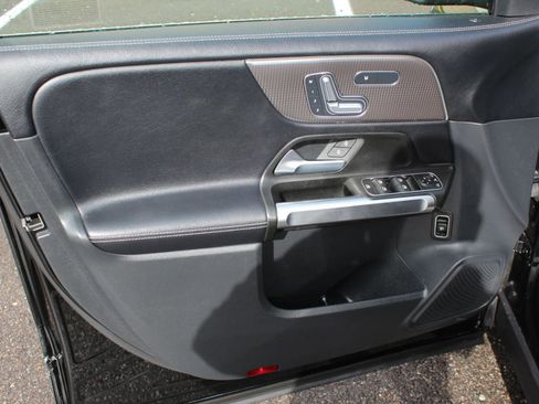 Used 2021 Mercedes-Benz GLB 250 4MATIC image 9