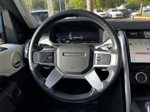 Used 2023 Land Rover Discovery S image 35