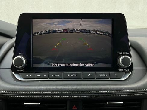 Used 2025 Nissan Rogue SV image 31