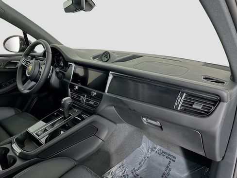 New 2026 Porsche Macan GTS image 32