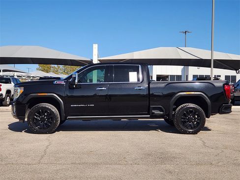 Used 2022 GMC Sierra 3500 Denali w/ Denali Black Diamond Edition image 4