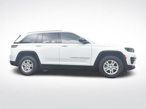 Used 2023 Jeep Grand Cherokee Laredo RWD image 32