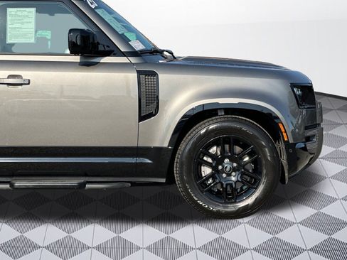 Certified 2025 Land Rover Defender 110 X-Dynamic SE AWD/4WD image 37